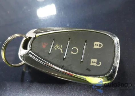 2018 Chevrolet Equinox Premier из США, поврежденный, VIN 3GNAXMEV7JS588122